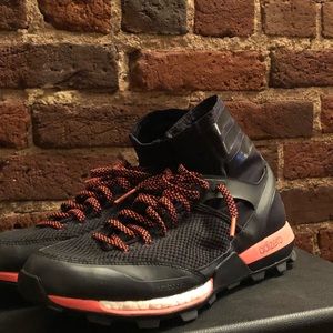 le adidas ultraboost tracce scarpe alte poshmark le adidas ultraboost tracce scarpe alte poshmark